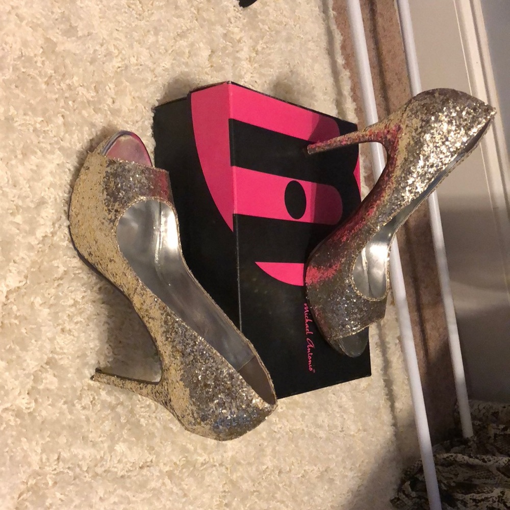 Michael Antonio Silver glitter pumps. Size 11